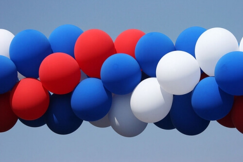 4th-of-july-balloon-arch.jpg